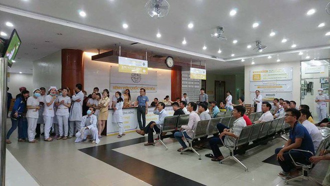 Bà bầu vừa chờ đẻ, vừa quẩy hết mình trong trận bán kết của U23 Việt Nam