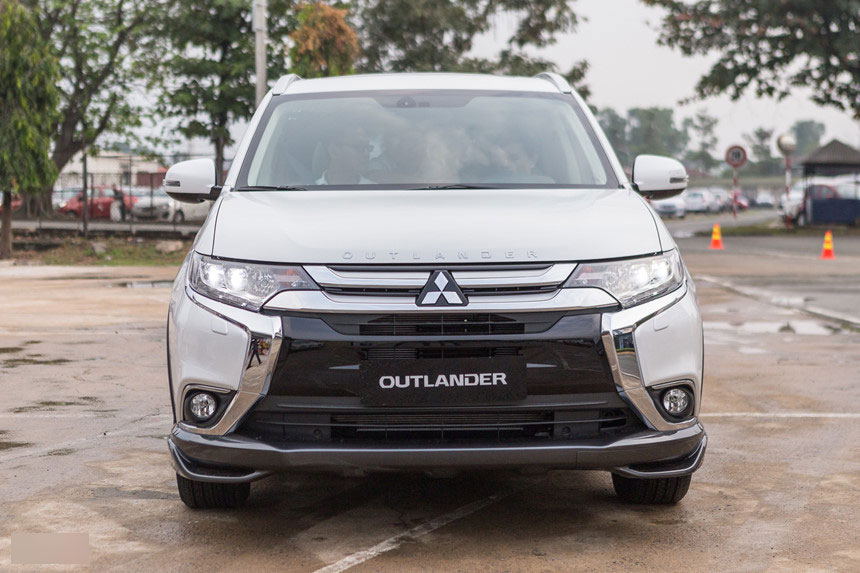 Mitsubishi Outlander lắp ráp thêm trang bị, giảm giá gần 200 triệu