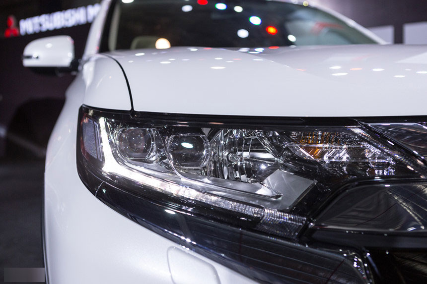 Mitsubishi Outlander lắp ráp thêm trang bị, giảm giá gần 200 triệu