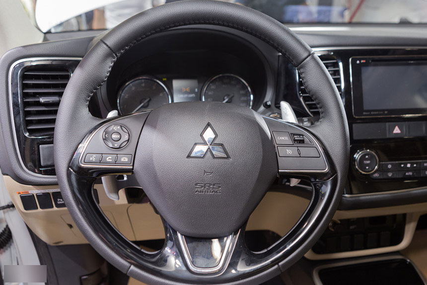 Mitsubishi Outlander lắp ráp thêm trang bị, giảm giá gần 200 triệu