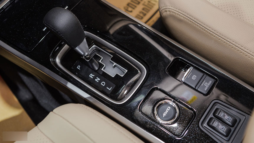 Mitsubishi Outlander lắp ráp thêm trang bị, giảm giá gần 200 triệu