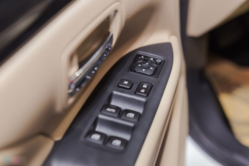 Mitsubishi Outlander lắp ráp thêm trang bị, giảm giá gần 200 triệu