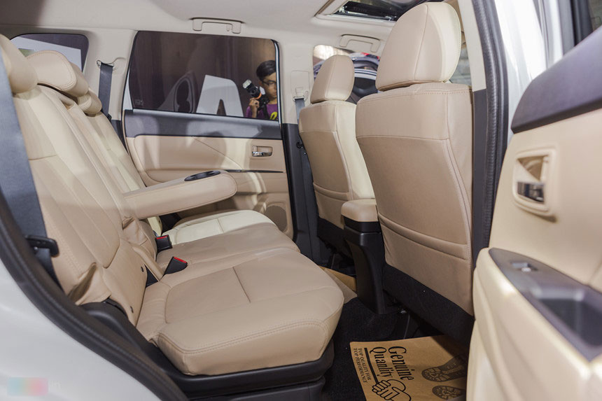 Mitsubishi Outlander lắp ráp thêm trang bị, giảm giá gần 200 triệu