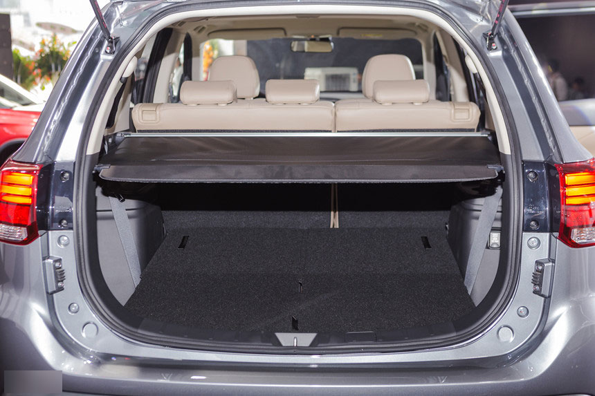 Mitsubishi Outlander lắp ráp thêm trang bị, giảm giá gần 200 triệu