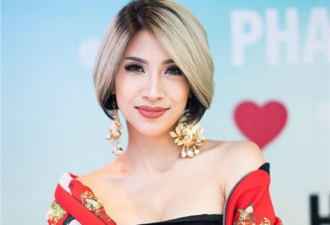 Ca sĩ Pha Lê bị ném đá vì trót tuyên bố khỏa thân livestream xem U23 chiến thắng Ca sĩ Pha Lê bị ném đá vì trót tuyên bố khỏa thân livestream xem U23 chiến thắng