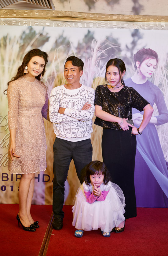 Nghệ sĩ hát Quốc ca mừng U23 Việt Nam trong sinh nhật Sao Mai Phương Thảo