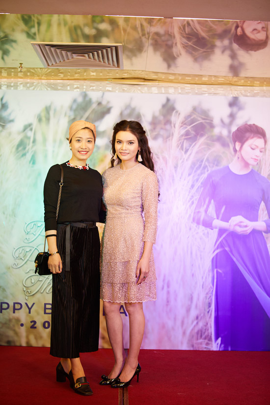 Nghệ sĩ hát Quốc ca mừng U23 Việt Nam trong sinh nhật Sao Mai Phương Thảo