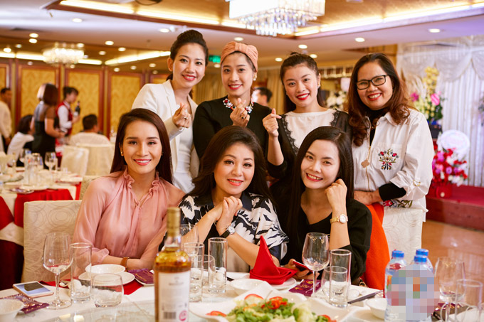 Nghệ sĩ hát Quốc ca mừng U23 Việt Nam trong sinh nhật Sao Mai Phương Thảo