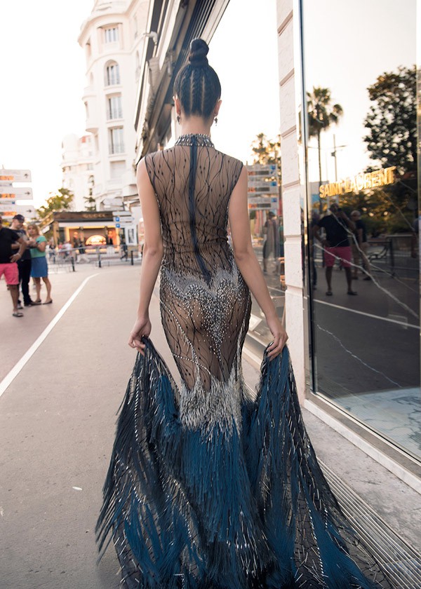 Đụng hàng với nhiều người đẹp khác khi diện đầm xuyên thấu mặc, Thu Thủy lộ nội y kém duyên hơn hẳn