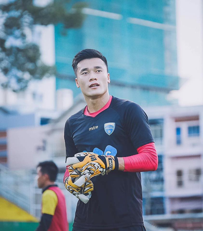 Lại đau tim vì hình ảnh Tiến Dũng mặc áo đôi với Đức Chinh