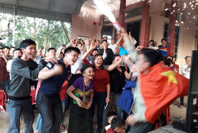 Cả làng Bào nghỉ làm để cổ vũ Tiến Dũng