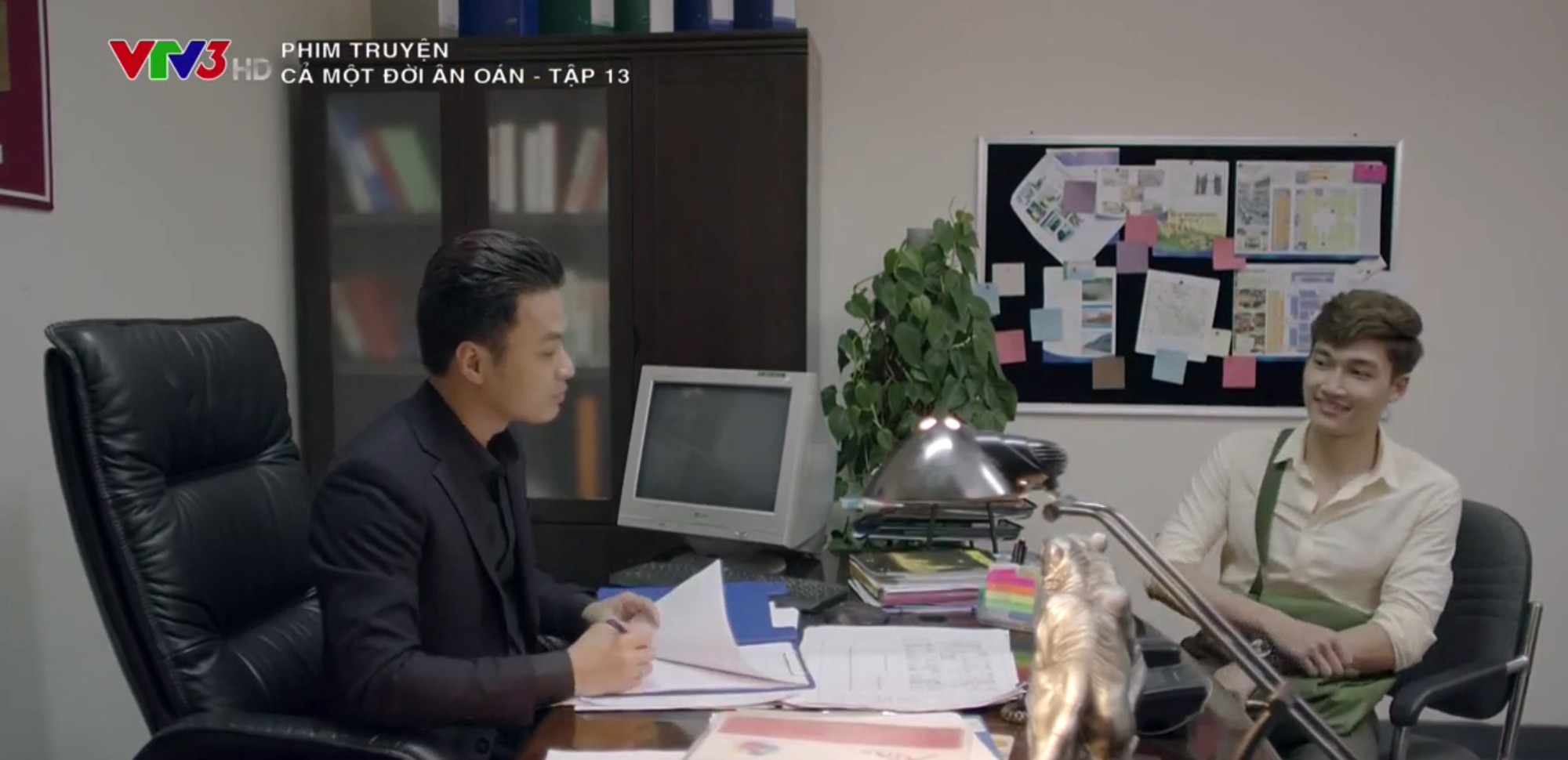 Cả một đời ân oán: Thấy chồng lén lút dặn người đàn bà khác giữ lấy cái thai, Hồng Diễm đã bùng cháy! Cả một đời ân oán: Thấy chồng lén lút dặn người đàn bà khác giữ lấy cái thai, Hồng Diễm đã bùng cháy!