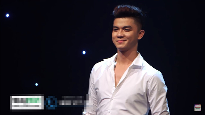 Hẹn hò kinh dị: Trai đẹp 6 múi bị bạn gái thẳng tay loại bỏ vì không có quà?