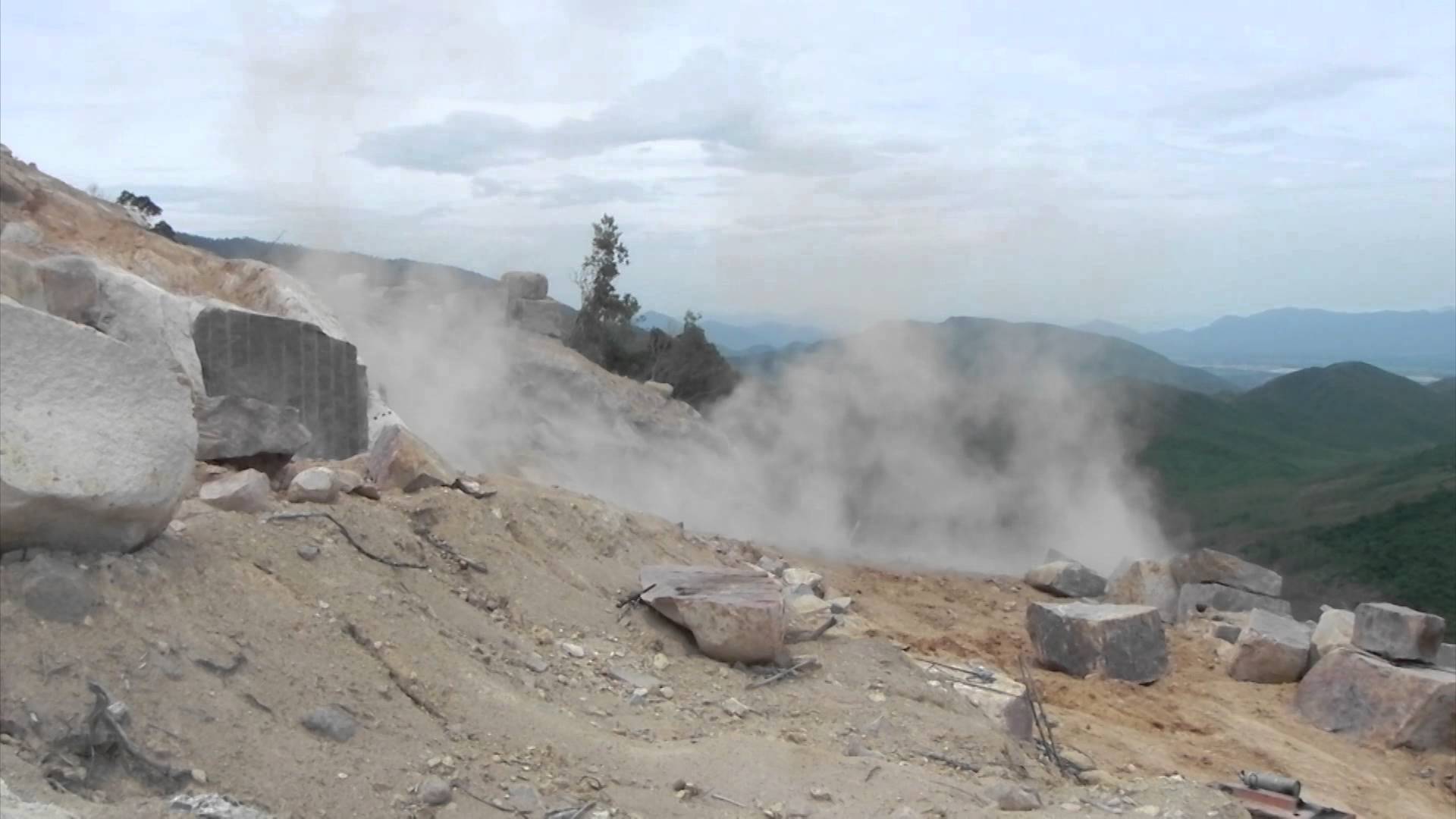 Nổ mìn khai thác đá, 4 người thương vong