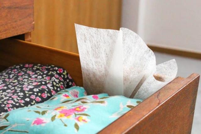 Tạm biệt quần áo ẩm mốc, bốc mùi nhờ những vật dụng hết sức quen thuộc Tạm biệt quần áo ẩm mốc, bốc mùi nhờ những vật dụng hết sức quen thuộc