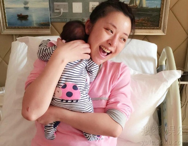 Chia sẻ quan điểm chỉ muốn đẻ 1 con rồi đi chơi cho hết thanh xuân, mẹ trẻ này khiến chị em tranh cãi dữ dội