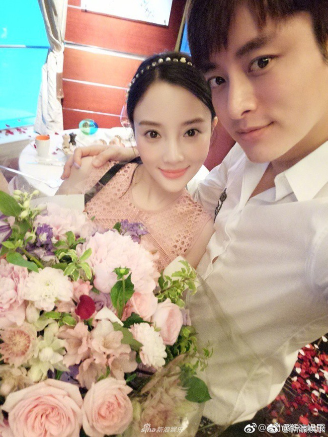 Giả Nãi Lượng bỏ nhẫn cưới, hàng xóm tiết lộ mối quan hệ hiện tại của 2 vợ chồng sau scandal Lý Tiểu Lộ ngoại tình