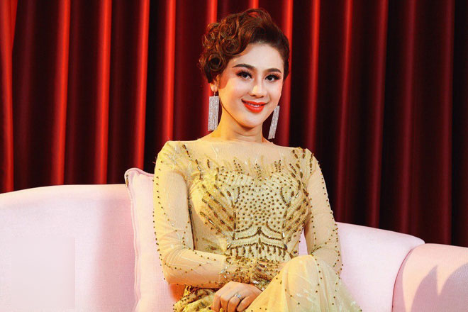 Lâm Khánh Chi vô tư kể chuyện từng yêu Quý Bình cách đây 2 năm trước mặt chồng trẻ điển trai Lâm Khánh Chi vô tư kể chuyện từng yêu Quý Bình cách đây 2 năm trước mặt chồng trẻ điển trai