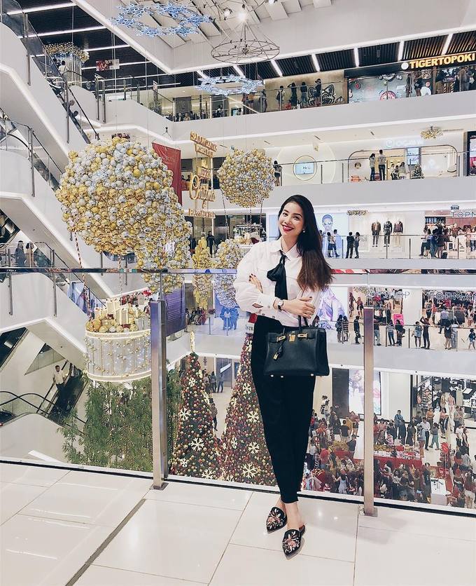 Học lỏm 7 kiểu diện sơ mi trắng không nhàm chán từ sao Việt