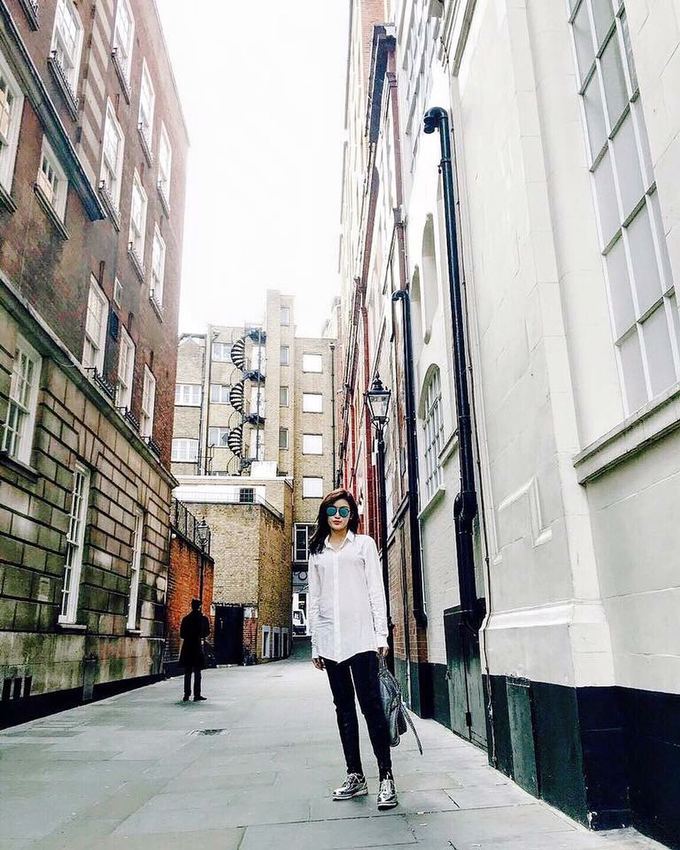 Học lỏm 7 kiểu diện sơ mi trắng không nhàm chán từ sao Việt