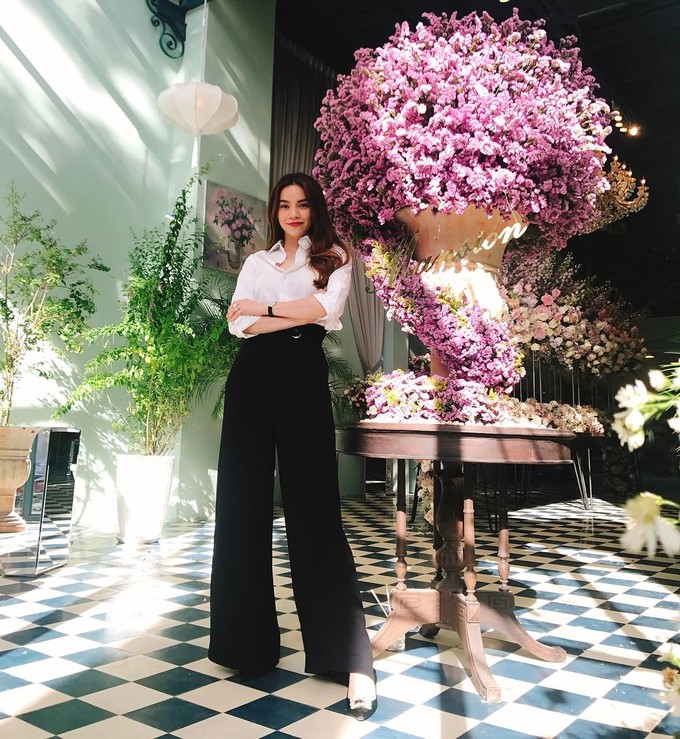 Học lỏm 7 kiểu diện sơ mi trắng không nhàm chán từ sao Việt