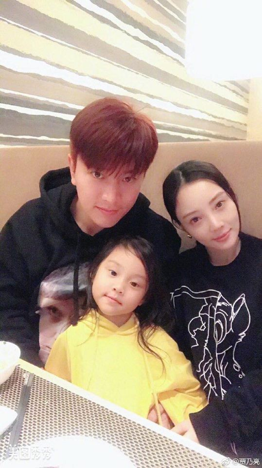 Sự thật đau lòng về loạt hình ảnh tái hợp, gương vỡ lại lành của Lý Tiểu Lộ - Giả Nãi Lượng Sự thật đau lòng về loạt hình ảnh tái hợp, gương vỡ lại lành của Lý Tiểu Lộ - Giả Nãi Lượng