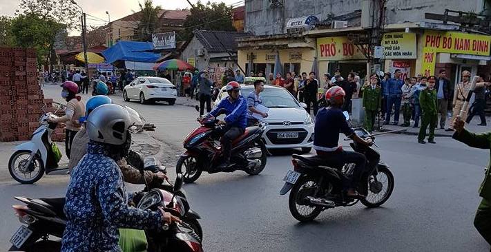 Triệu tập nhóm công nhân vụ thanh sắt rơi chết người đi đường