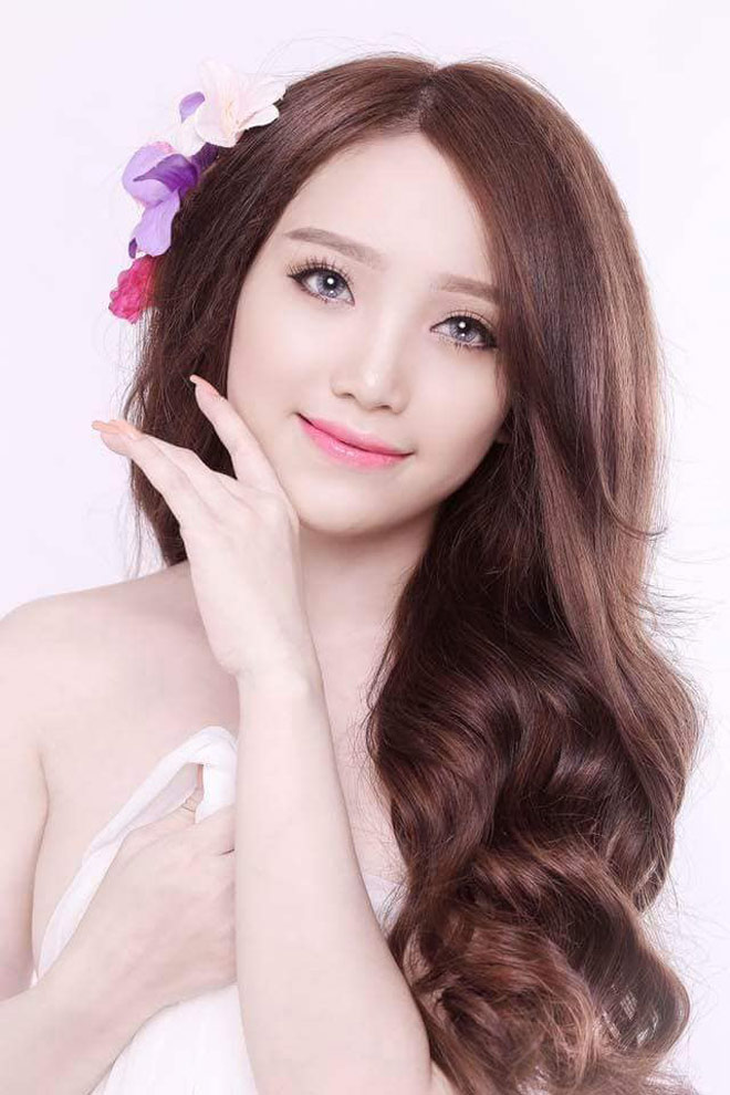 Dàn WAGs gợi cảm thế này cũng không khiến cầu thủ U23 run chân