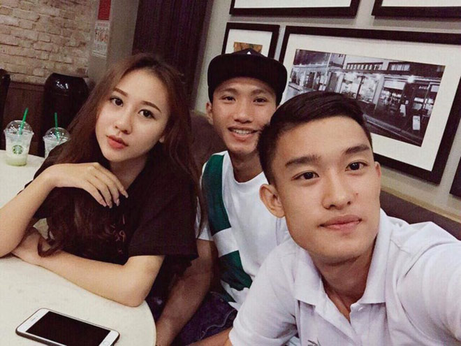 Dàn WAGs gợi cảm thế này cũng không khiến cầu thủ U23 run chân