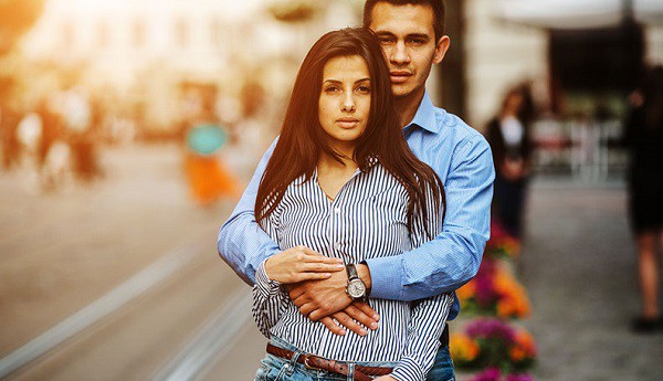 Khi say, em trai người yêu đã tiết lộ lý do ủng hộ tôi trở thành chị dâu khiến tôi giật mình sững sờ