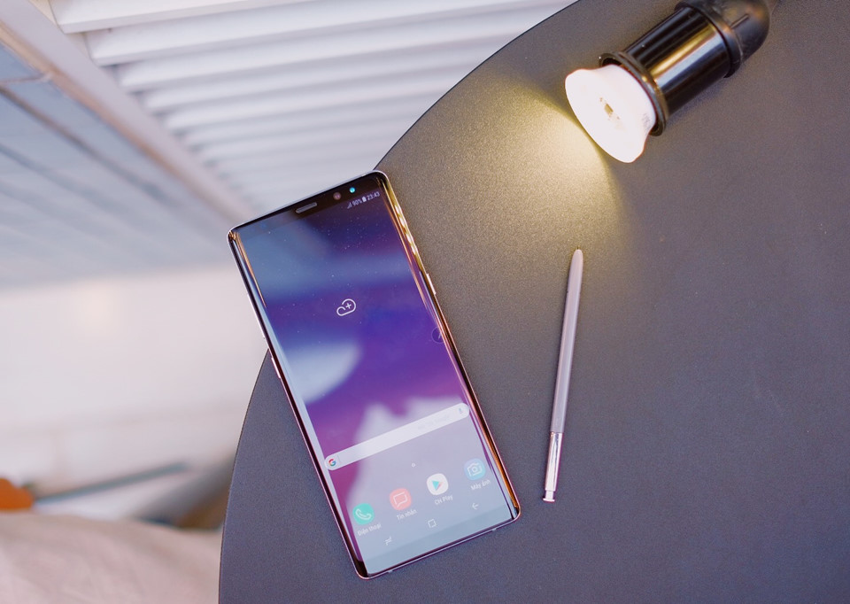 Galaxy Note 8 tím khói: Đẹp như phụ kiện thời trang