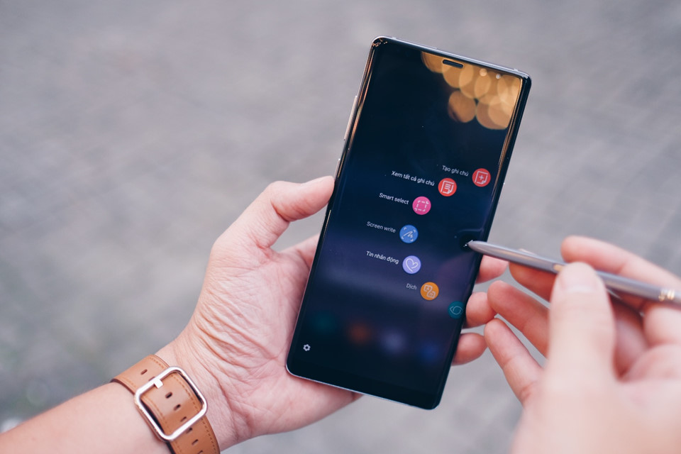 Galaxy Note 8 tím khói: Đẹp như phụ kiện thời trang