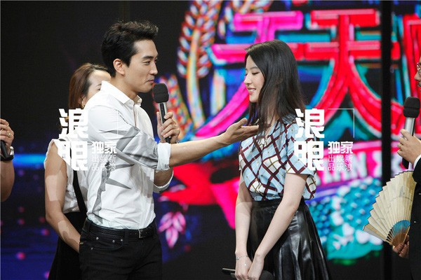 Song Seung Hun - Lưu Diệc Phi: Là tình yêu thật sự hay chiêu trò truyền thông đánh lừa khán giả suốt 2 năm qua? Song Seung Hun - Lưu Diệc Phi: Là tình yêu thật sự hay chiêu trò truyền thông đánh lừa khán giả suốt 2 năm qua?