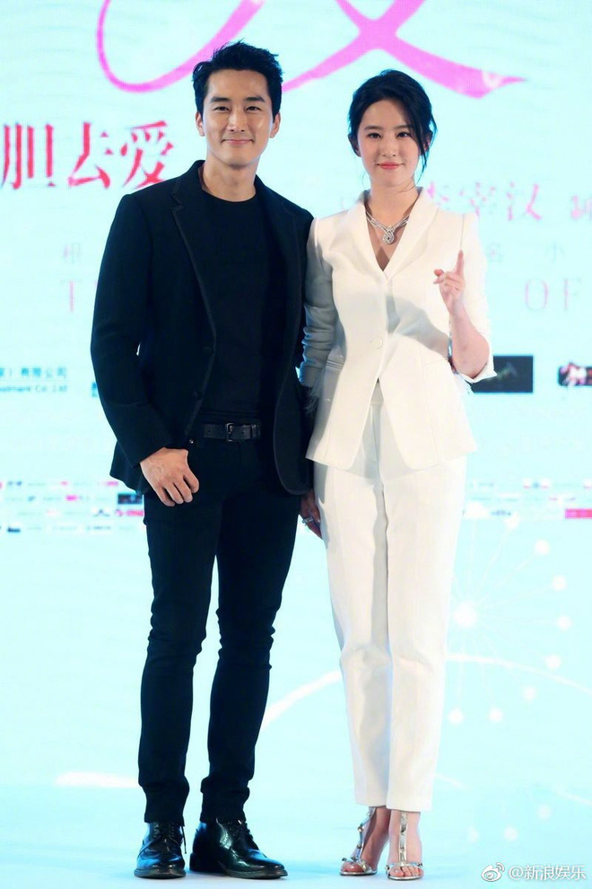 Song Seung Hun - Lưu Diệc Phi: Là tình yêu thật sự hay chiêu trò truyền thông đánh lừa khán giả suốt 2 năm qua? Song Seung Hun - Lưu Diệc Phi: Là tình yêu thật sự hay chiêu trò truyền thông đánh lừa khán giả suốt 2 năm qua?