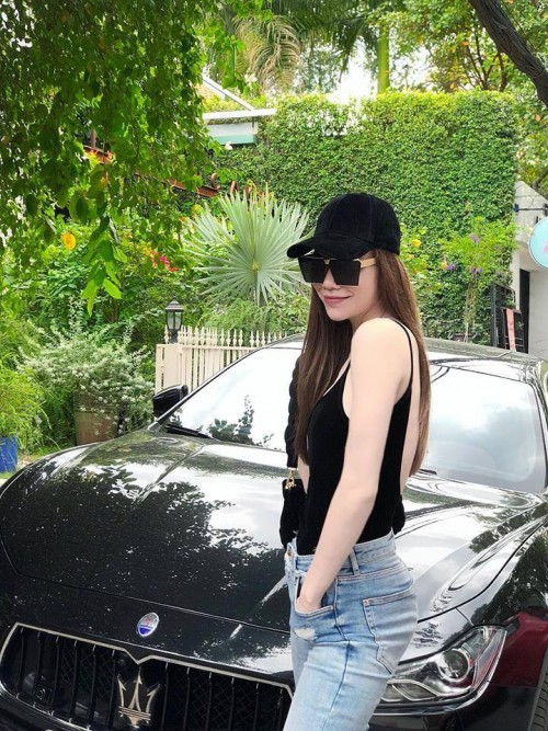 Sao Việt say mê kính siêu nhân hơn 8 triệu đồng, đụng hàng liên tục suốt mấy ngày đầu năm