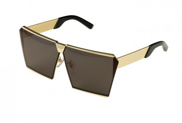 Sao Việt say mê kính siêu nhân hơn 8 triệu đồng, đụng hàng liên tục suốt mấy ngày đầu năm