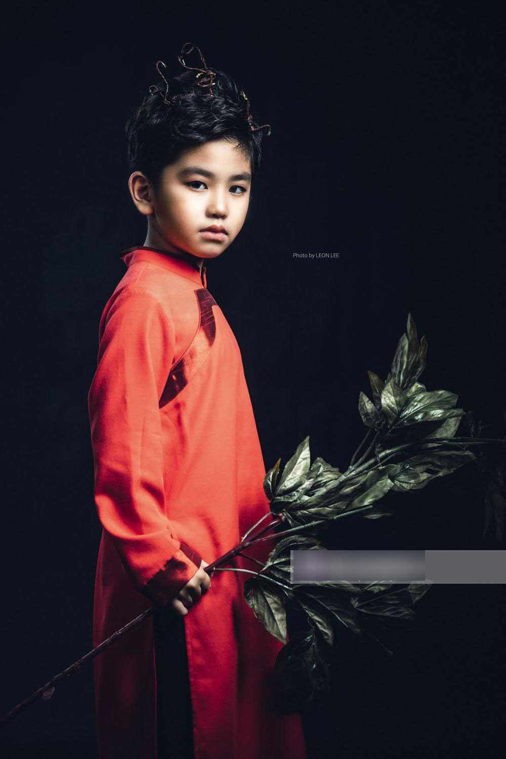 Mẫu nhí cũng hâm mộ cầu thủ U23 Việt Nam, chụp cả bộ ảnh chúc các chú chiến thắng!