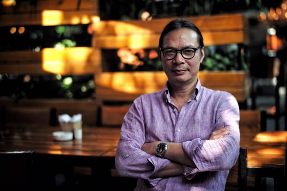 MC Phan Anh, Hoàng Bách...rầm rộ mua vé sang Trung Quốc cổ vũ U23