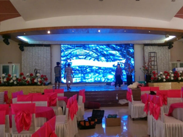 Khắp nơi tụ tập xem U23: Màn hình cỡ lớn cháy hàng, tăng giá gấp 3