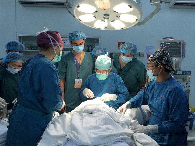 Đua nhau đi làm đẹp đón Tết với giá rẻ, nhiều chị em thủng mũi, biến dạng mí mắt, lõm má