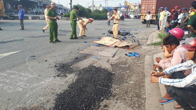 Nữ sinh tử vong thương tâm sau khi bị container tông trúng, kéo lê hàng chục mét trên đường