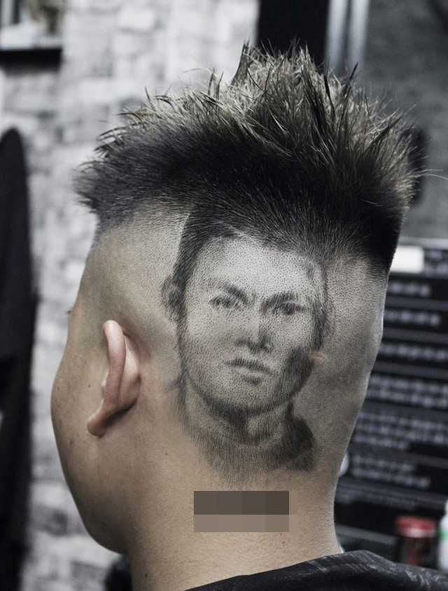 9X Hà Nội cạo đầu hình Bùi Tiến Dũng cổ vũ U23 Việt Nam