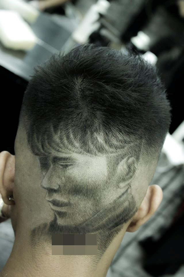 9X Hà Nội cạo đầu hình Bùi Tiến Dũng cổ vũ U23 Việt Nam