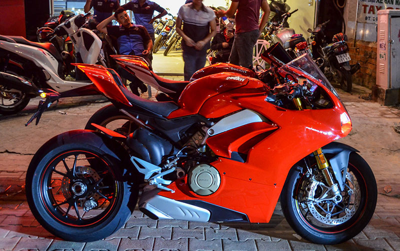 Ducati Panigale V4S đầu tiên về Việt Nam, giá khoảng 1,6 tỷ đồng