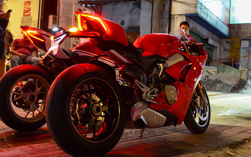 Ducati Panigale V4S đầu tiên về Việt Nam, giá khoảng 1,6 tỷ đồng
