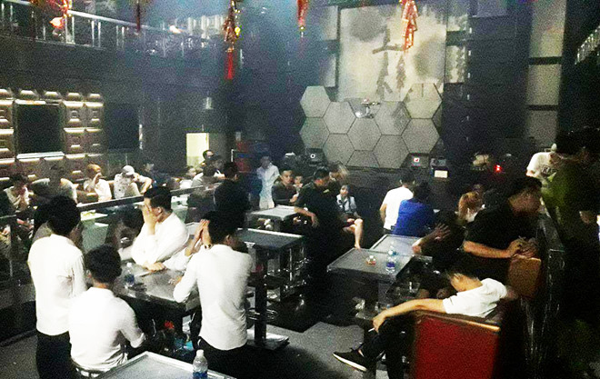 130 người có mặt ở quán bar bị công an đưa về trụ sở