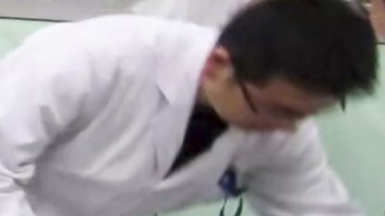 Bác sĩ đột quỵ sau khi cứu chữa liên tiếp 40 bệnh nhân