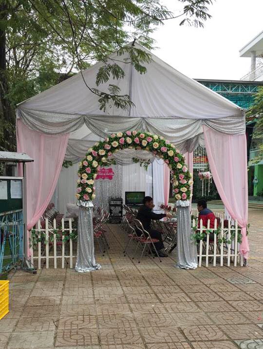 Đám cưới đúng ngày U23 Việt Nam đá chung kết: Cỗ dọn lên không ai ăn, loa đài dùng chiếu bóng đá Đám cưới đúng ngày U23 Việt Nam đá chung kết: Cỗ dọn lên không ai ăn, loa đài dùng chiếu bóng đá