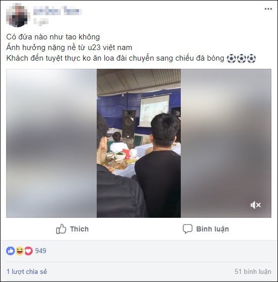Đám cưới đúng ngày U23 Việt Nam đá chung kết: Cỗ dọn lên không ai ăn, loa đài dùng chiếu bóng đá Đám cưới đúng ngày U23 Việt Nam đá chung kết: Cỗ dọn lên không ai ăn, loa đài dùng chiếu bóng đá