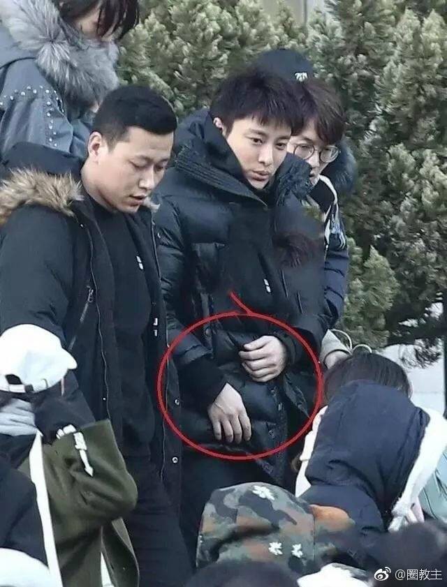 Bố mẹ Giả Nãi Lượng không còn chấp nhận Lý Tiểu Lộ là con dâu sau scandal tai tiếng? Bố mẹ Giả Nãi Lượng không còn chấp nhận Lý Tiểu Lộ là con dâu sau scandal tai tiếng?